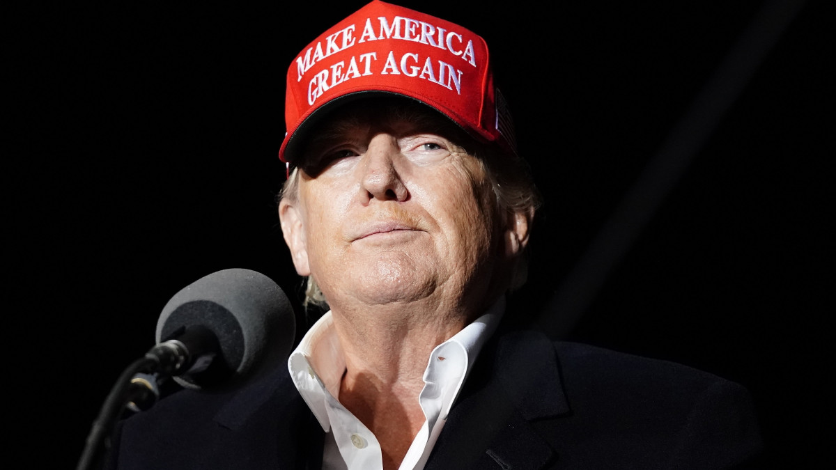Donald Trump volt amerikai elnök az Arizona állambeli Florence-ben tartott gyűlésen 2022. január 15-én.