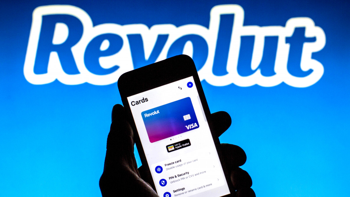 SPAIN - 2021/11/16: In this photo illustration, a Revolut Visa Card is seen on a smartphone screen with a Revolut logo in the background. (Photo Illustration by Thiago Prudencio/SOPA Images/LightRocket via Getty Images)