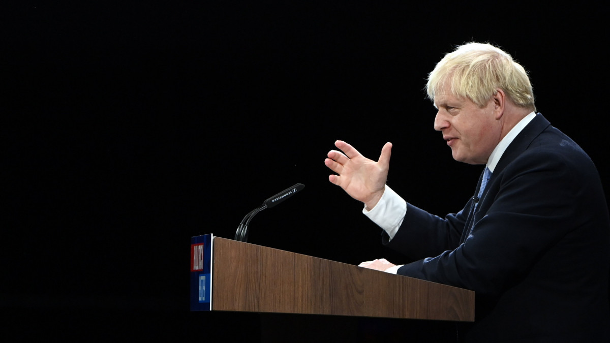 Boris Johnson brit miniszterelnök, a Konzervatív Párt vezére a párt manchesteri kongresszusának utolsó napi ülésén 2021. október 6-án.