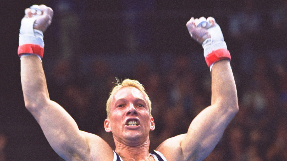 24 Sep 2000:  Szilveszter Csollany of Hungary wins Gold in the Mens Rings at the Sydney Superdome on Day Nine of the Sydney 2000 Olympic Games in Sydney, Australia. \ Mandatory Credit: Jed Jacobsohn /Allsport