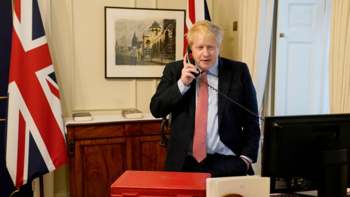 Boris Johnson Vlagyimir Putyinnak telefonál, a brit külügyminiszter Moszkvába megy