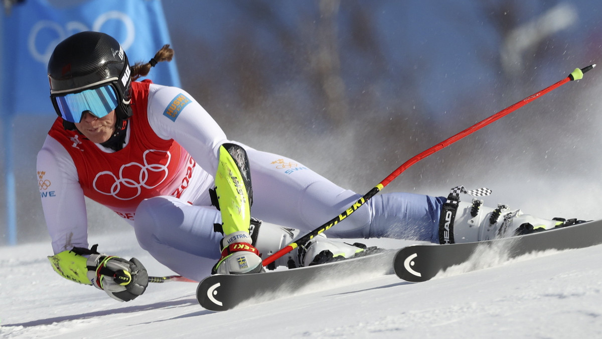 A svéd Sara Hector a női alpesi síelők óriás-műlesiklásának első futamában a 2022-es pekingi téli olimpián a jencsingi zónában lévő Nemzeti Alpesisí Központban 2022. február 7-én.