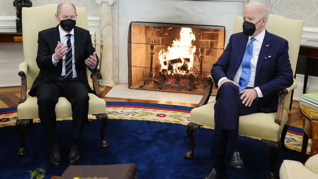 07 February 2022, US, Washington: German Chancellor Olaf Scholz (SPD, l) meets US President Joe Biden in the Oval Office of the White House. The main topic during Olaf Scholzs inaugural visit to the USA is likely to be the Russia-Ukraine crisis. Photo: Kay Nietfeld/dpa (Photo by Kay Nietfeld/picture alliance via Getty Images)