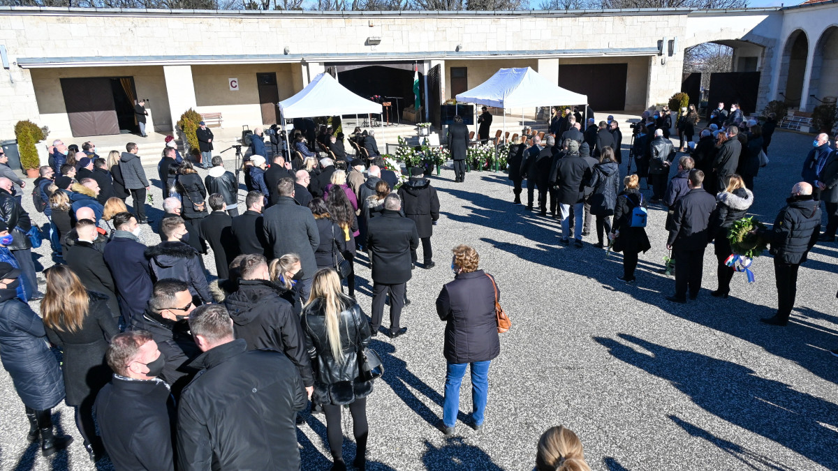 Csollány Szilveszter búcsúztatása a Farkasréti temetőben 2022. január 9-én. Az olimpiai bajnok tornász ötvenegy éves korában, január 24-én hunyt el.