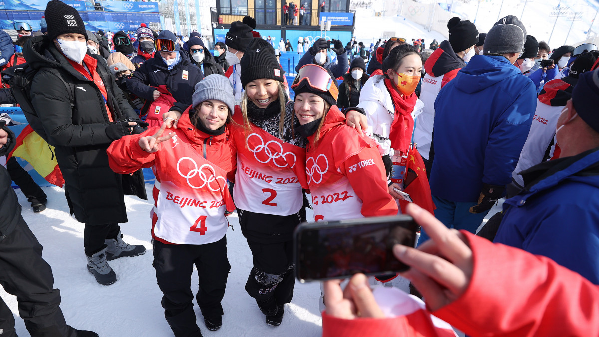 ZHANGJIAKOU, CHINA - FEBRUARY 10: Gold medallist Chloe Kim of Team United States (C), Silver medallist Queralt Castellet of Team Team Spain (L) and Bronze medallist Sena Tomita of Team Japan (R) pose for a photograph during the Womens Snowboard Halfpipe Final on Day 6 of the Beijing 2022 Winter Olympics at Genting Snow Park on February 10, 2022 in Zhangjiakou, China. (Photo by Patrick Smith/Getty Images)