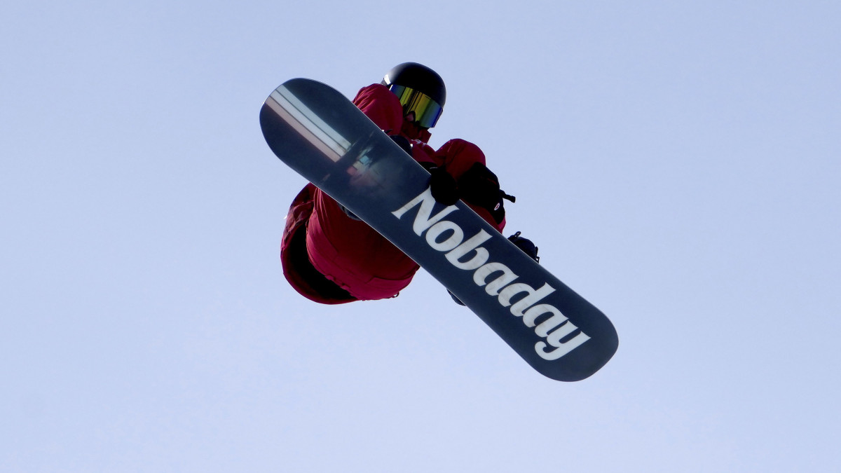 A kanadai Max Parrot a férfi hódeszkások slopestyle versenyszámának döntőjében a 2022-es pekingi téli olimpián 2022. február 7-én. Parrot aranyérmet nyert.