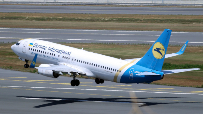 Az ukrán légitársaság kimenekíti repülőgépeit