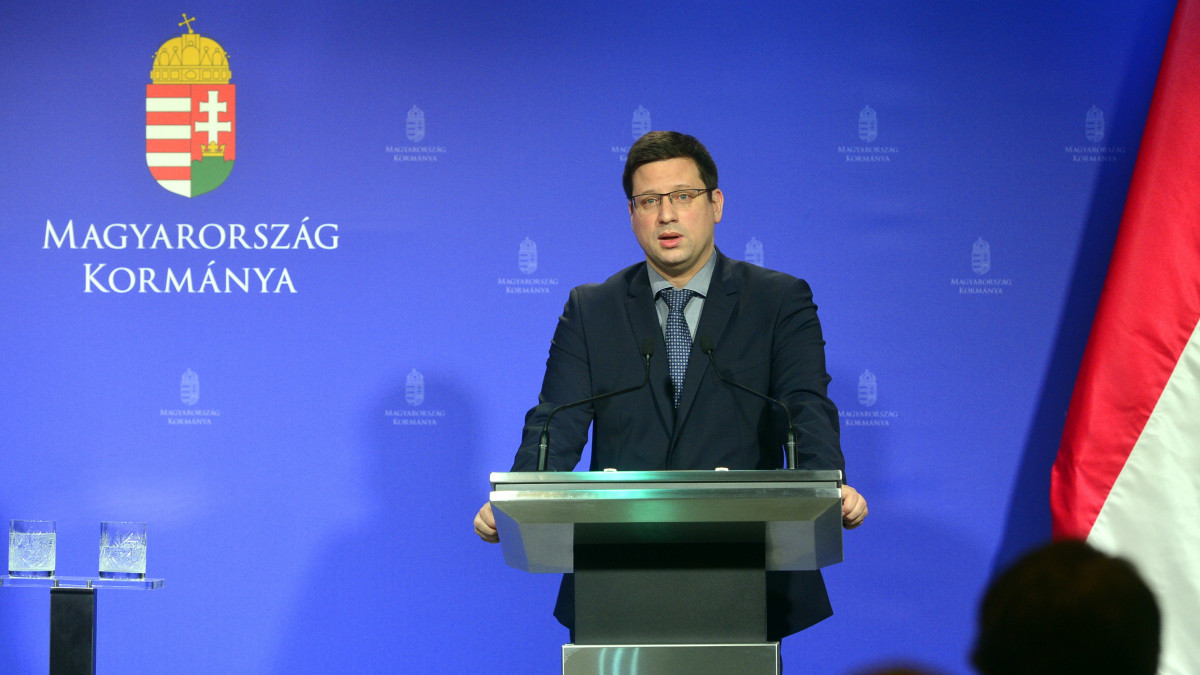 Gulyás Gergely, a Miniszterelnökséget vezető miniszter a Kormányinfó sajtótájékoztatón a Miniszterelnöki Kabinetiroda Garibaldi utcai sajtótermében 2022. február 16-án.