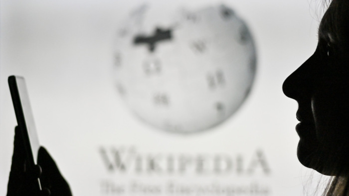 Facebookosok ellenőrzik a Wikipédiát