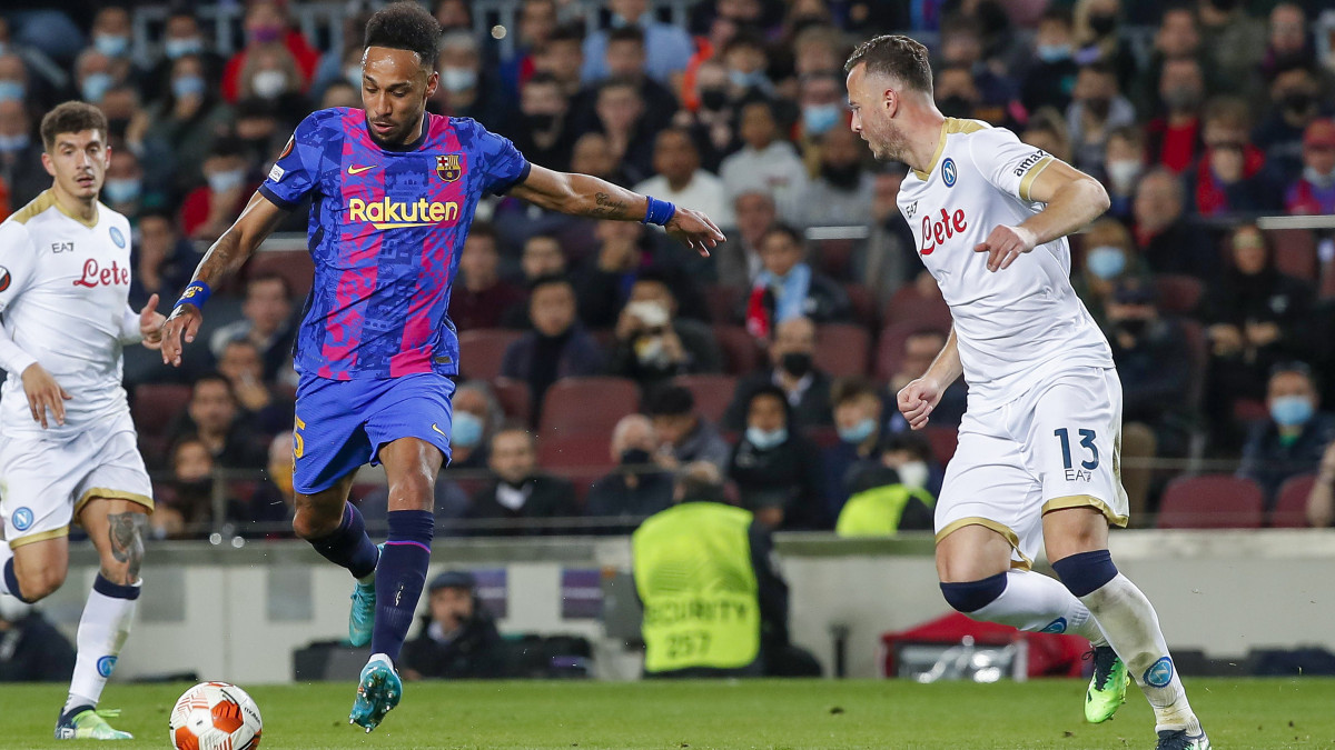 BARCELONA and SPAIN - FEBRUARY 17: Pierre-Emerick Aubameyang of FC Barcelona and Amir Rrahmani of SSC Napoli during the UEFA Europa League match between FC Barcelona and SSC Napoli at the Camp Nou on February 17 and 2022 in Barcelona and Spain (Photo by DAX Images/BSR Agency/Getty Images)