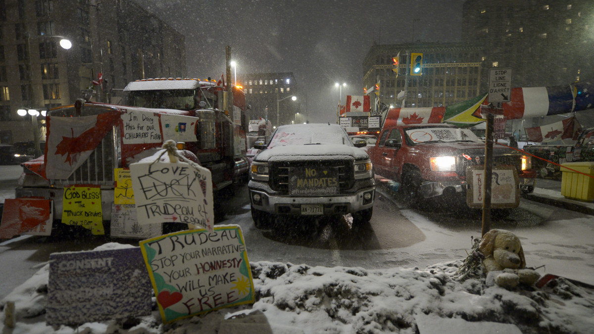 Trucks block a street during a demonstration in Ottawa, Ontario, Canada, on Thursday, Feb. 17, 2022. Police told demonstrators camped out on the streets of Canadas capital that they must leave or be subject to arrest under new emergency powers invoked by Prime Minister Justin Trudeau and Ontarios provincial government. Photographer: James Park/Bloomberg via Getty Images