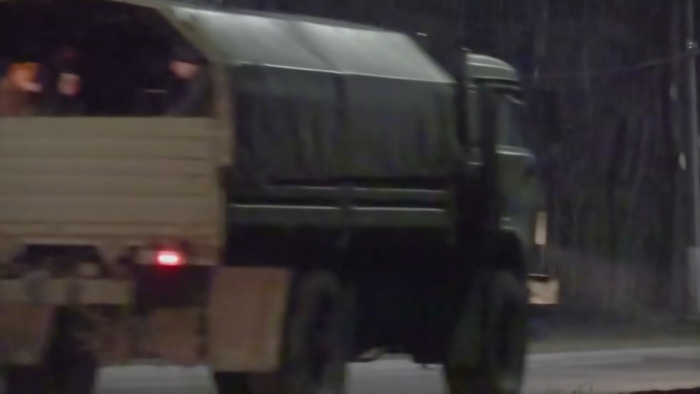Így vonulnak az orosz hadoszlopok a szakadár területekre – videók