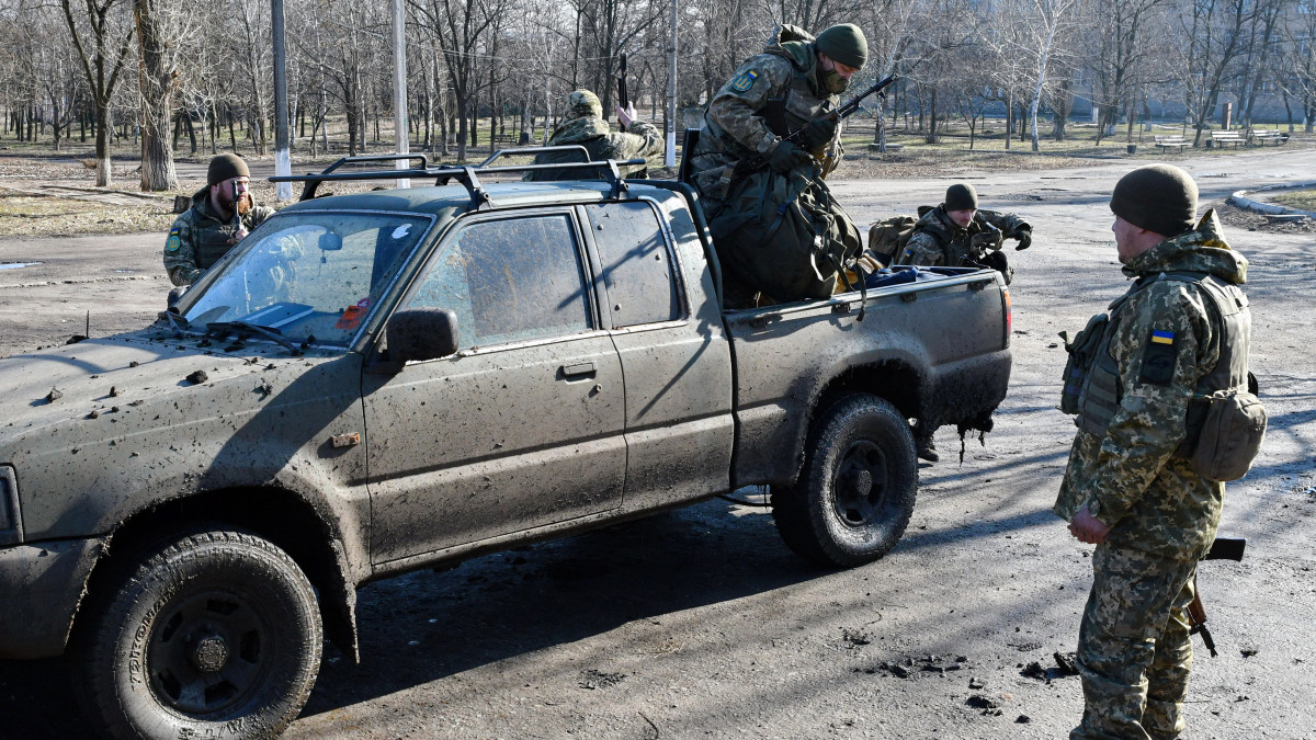 VERKHNOTORETSKE, DONETSK, UKRAINE - 2022/02/20: Ukrainian soldiers get off the military pickup in the Verkhnotoretske village situated on the very front-line in eastern Ukraine.In the ongoing Russia-Ukraine crisis, the United States still says that Moscow could attack Kyiv at any time. Meanwhile, Ukraine has said that it has recorded over 100 ceasefire violations just a day after heavy weapons are fired, and President Volodymyr Zelensky reaffirmed his trust in the countrys intelligence. (Photo by Andriy Andriyenko/SOPA Images/LightRocket via Getty Images)