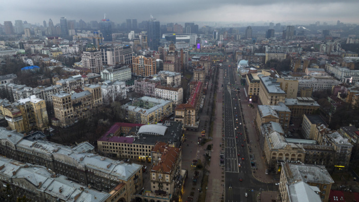 Rakétatámadásokra ébredt ismét Kijev – képek, videó