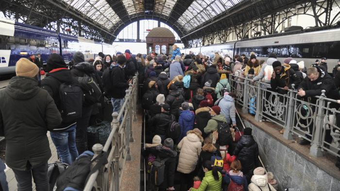 Csütörtök óta 62 ezren léptek be Ukrajnából Magyarországra