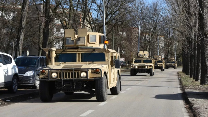 Katonai konvojok vonulnak az autópályákon pénteken, gyakorlat lesz