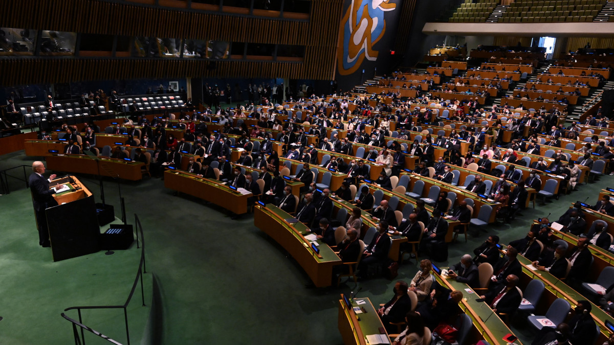 Joe Biden amerikai elnök felszólal az ENSZ Közgyűlés 76. ülésszakán a világszervezet New York-i székházában 2021. szeptember 21-én.
