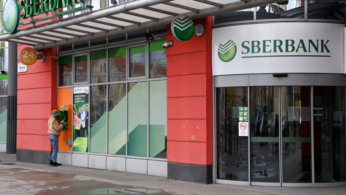 Pénzkifizetési korlátozást is bevezet az MNB a magyar Sberbanknál