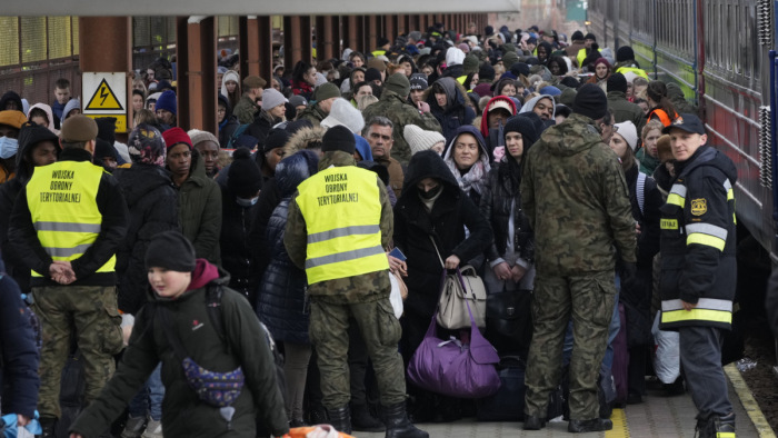 2 millióhoz közelít a Lengyelországba menekülő ukrajnaiak száma