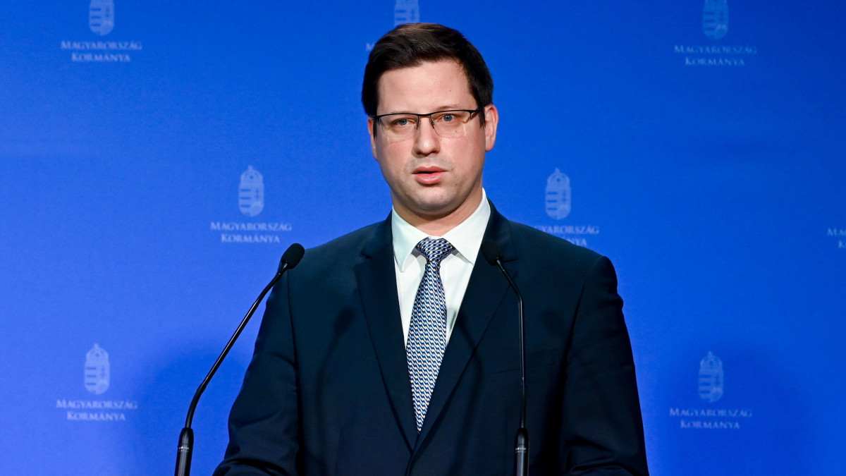 Gulyás Gergely, a Miniszterelnökséget vezető miniszter a Kormányinfó sajtótájékoztatón a Miniszterelnöki Kabinetiroda Garibaldi utcai sajtótermében 2022. március 3-án.