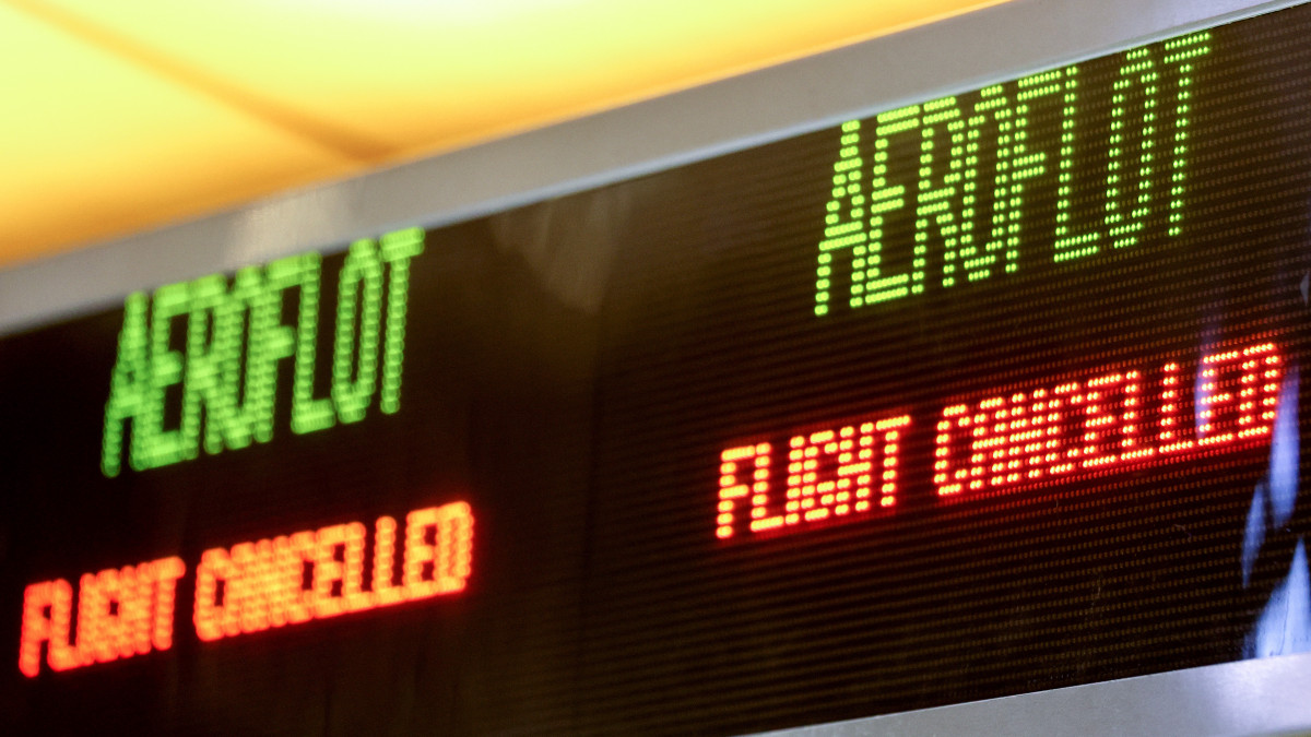 LOS ANGELES, CALIFORNIA - MARCH 02: A sign reads Flight Cancelled at the Aeroflot check-in counter in the Tom Bradley International Terminal at Los Angeles International Airport (LAX) on March 02, 2022 in Los Angeles, California. President Joe Biden announced a ban on Russian aircraft in U.S. airspace during his State of the Union address yesterday. (Photo by Mario Tama/Getty Images)