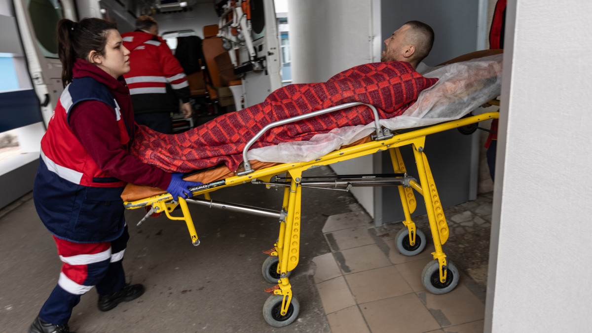 KYIV, UKRAINE- MARCH 7:  The Injured from Russian military attacks in Irpin, Ukraine are brought to a hospital on March 7, 2022 in Kyiv, Ukraine.  (Photo by Andriy Dubchak / dia images via Getty Images)