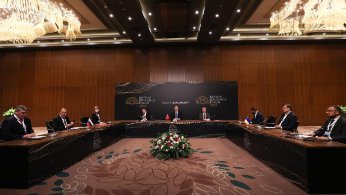 Elkezdődött az ukrán–orosz külügyminiszteri találkozó