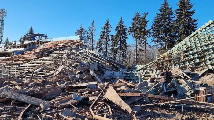 Döbbenetes képek: szétbombázták az ukrán élcsapat stadionját is