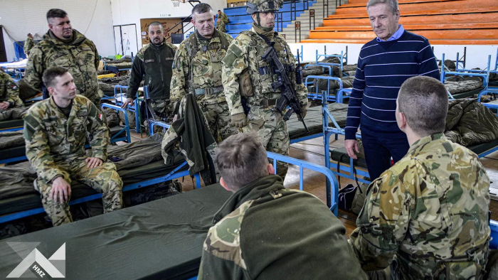 Benkő Tibor az ukrán határnál: jól bírják katonáink a feladattal járó terhelést