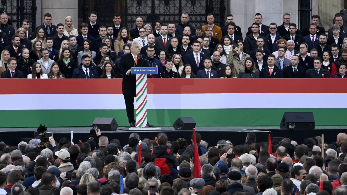 Orbán Viktor miniszterelnök beszédet mond a Kossuth téren rendezett állami díszünnepségen az 1848-49-es forradalom és szabadságharc kitörésének évfordulóján, 2022. március 15-én.