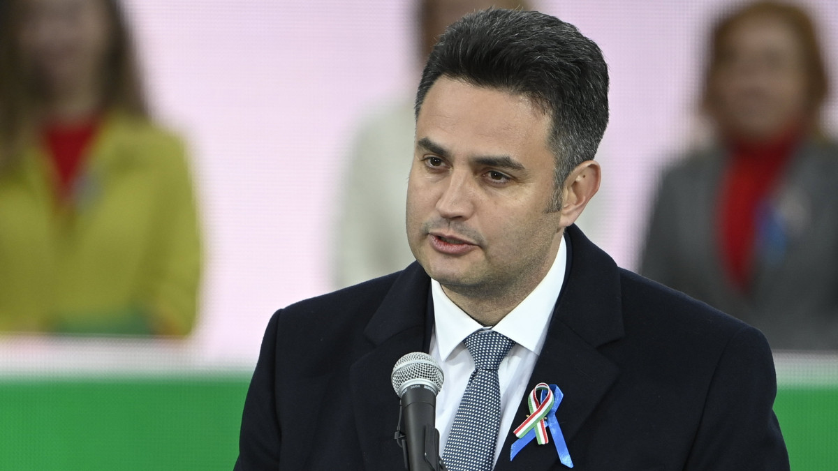Márki-Zay Péter, hat ellenzéki párt közös miniszterelnök-jelöltje beszédet mond az Egységben Magyarországért nagygyűlésén Budapesten, a Műegyetem rakparton 2022. március 15-én.