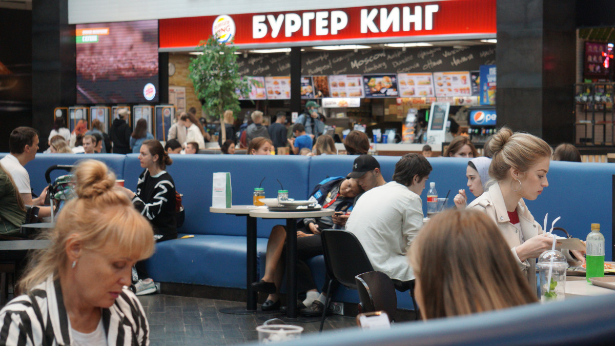 MOSCOW, RUSSIA - JULY 18: People dine at a Burger King restaurant at the Metropolis mall on July 18, 2020 in Moscow, Russia. The requirement to wear masks and gloves to combat a spread of the coronavirus (COVID-19) is still in effect in Moscows region. (Photo by Mikhail Svetlov/Getty Images)