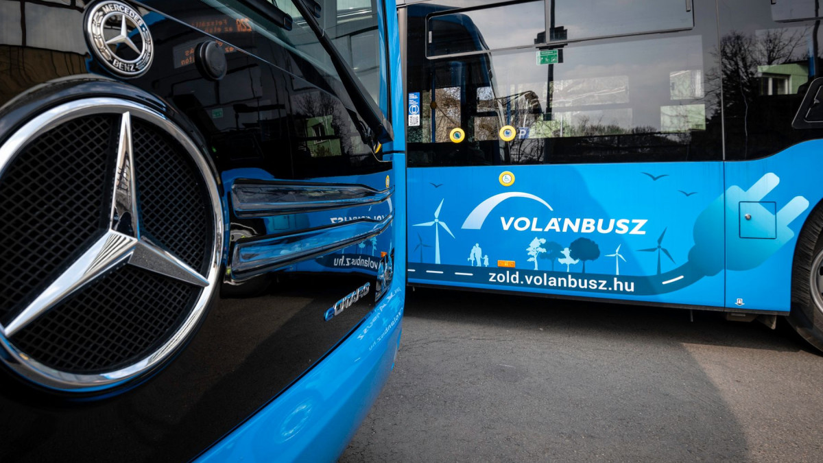 Már jár az első tíz néma busz Budapest agglomerációjában
