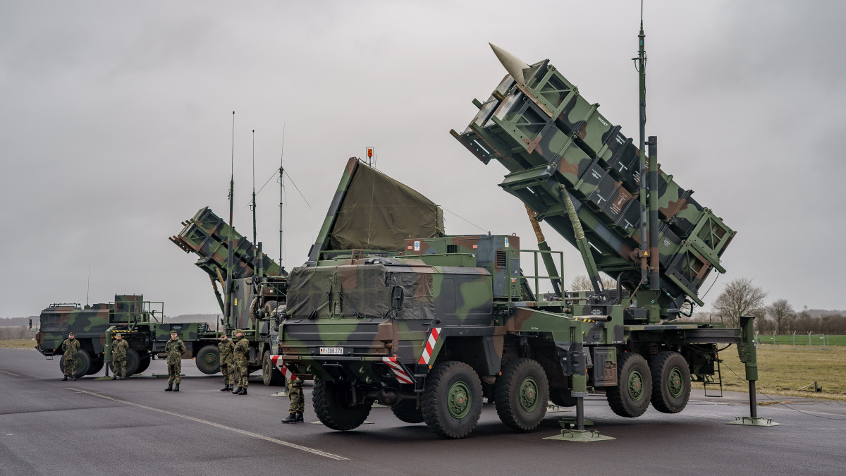 17 March 2022, Schleswig-Holstein, Schwesing: Ready-for-combat Patriot anti-aircraft missile systems of the Bundeswehrs anti-aircraft missile squadron 1 stand on the airfield of Schwesing military airport. Some units of the squadron are already on their way to Slovakia to reinforce NATOs eastern flank. Photo: Axel Heimken/dpa (Photo by Axel Heimken/picture alliance via Getty Images)