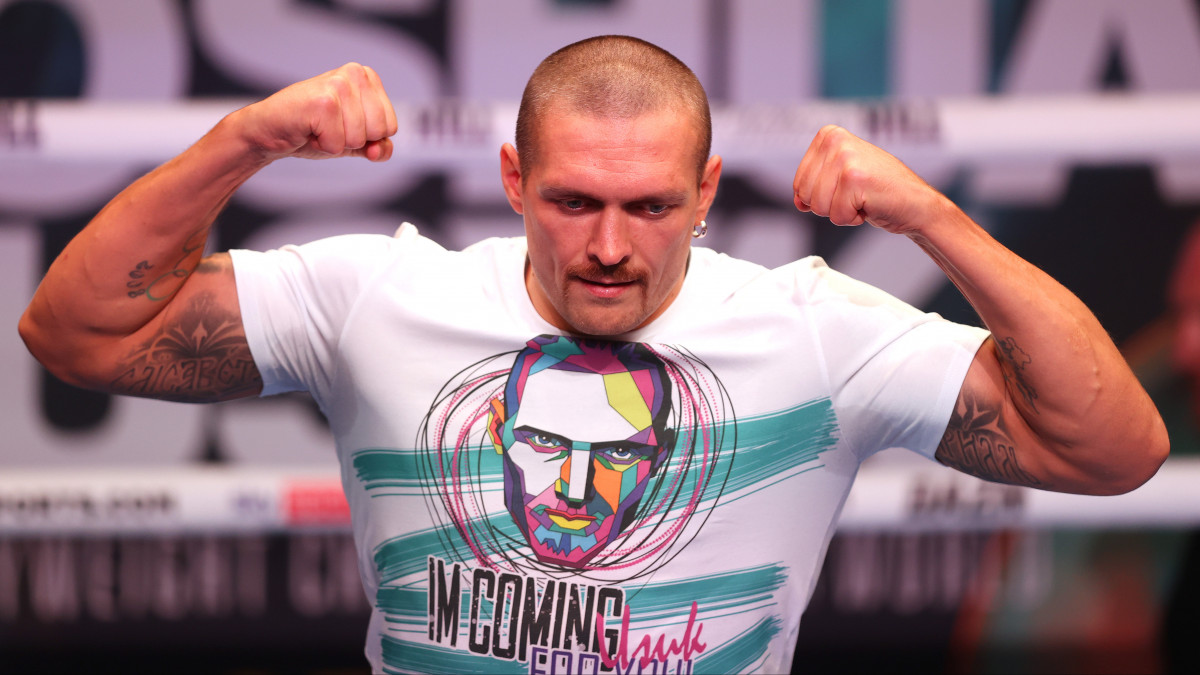 LONDON, ENGLAND - SEPTEMBER 21: Oleksandr Usyk poses ofr a photo during their media work out ahead of the WBA, WBO, IBF and IBO World Heavyweight Title fight between Anthony Joshua and Oleksandr Usyk at the O2 Indigo on September 21, 2021 in London, England. (Photo by Julian Finney/Getty Images)