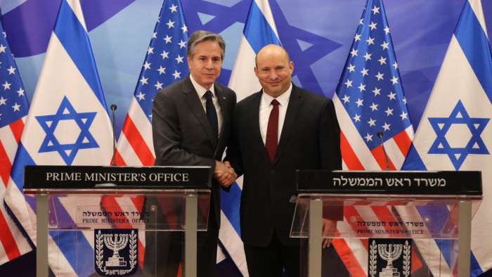 Az orosz külügy szerint beismerést tett Bennett volt izraeli kormányfő