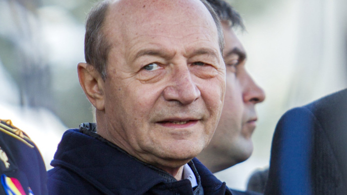 Elveszíti előjogait Traian Basescu, ki is lakoltatják, mert besúgó volt