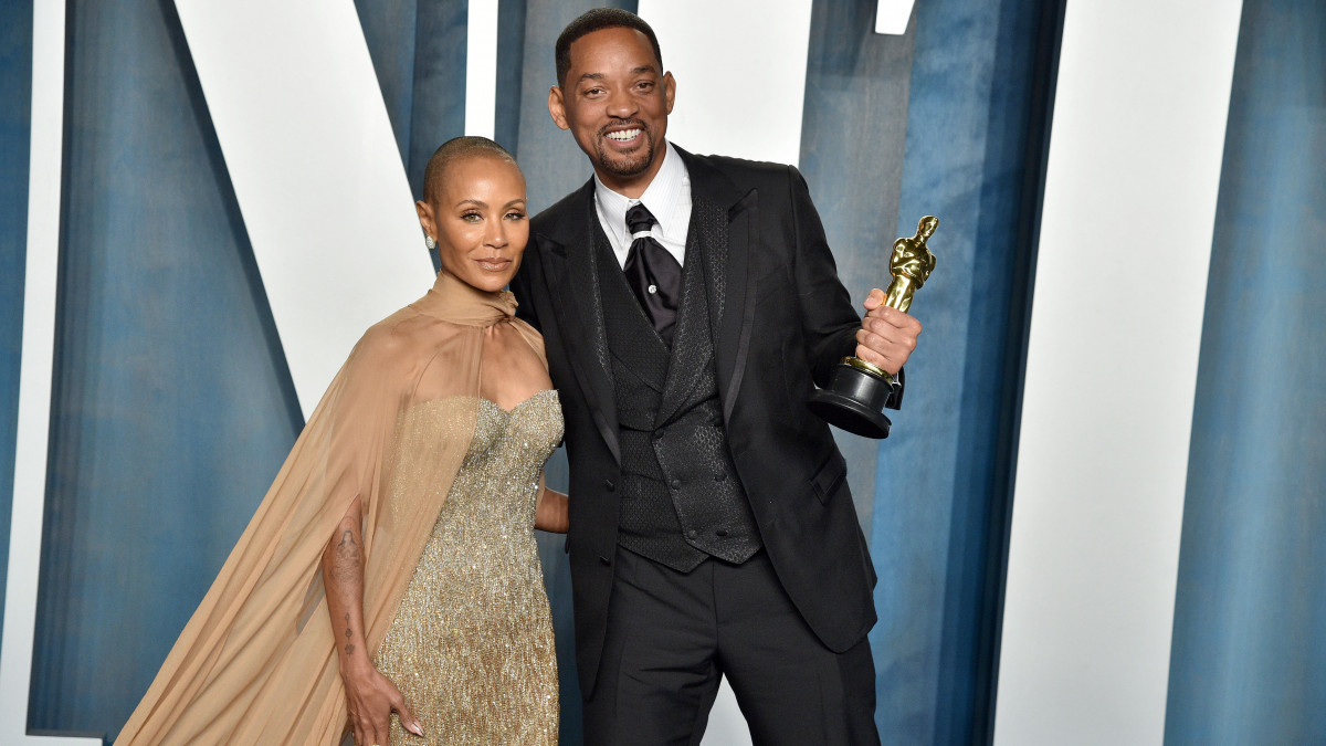 BEVERLY HILLS, CALIFORNIA - MARCH 27: Will Smith and Jada Pinkett Smith attend the 2022 Vanity Fair Oscar Party hosted by Radhika Jones at Wallis Annenberg Center for the Performing Arts on March 27, 2022 in Beverly Hills, California. (Photo by Lionel Hahn/Getty Images)