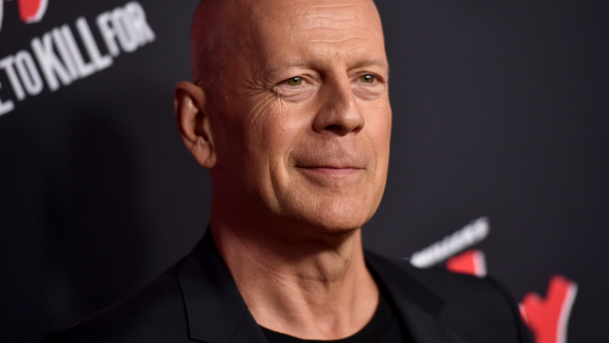 Akit a pimasz mosolyért imád a világ – Bruce Willis pályájáról