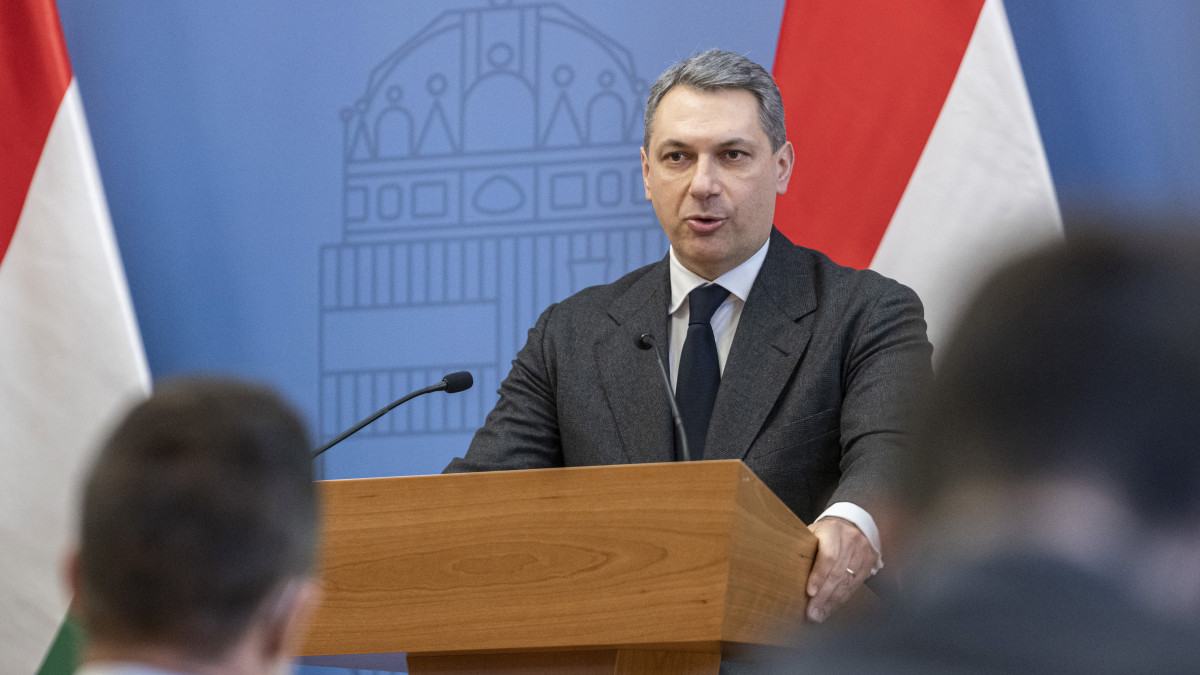 Lázár János miniszterelnöki biztos, a Fidesz országgyűlési képviselője a Külgazdasági és Külügyminisztériumban (KKM) tartott beruházásbejelentő sajtótájékoztatón 2021. január 18-án.