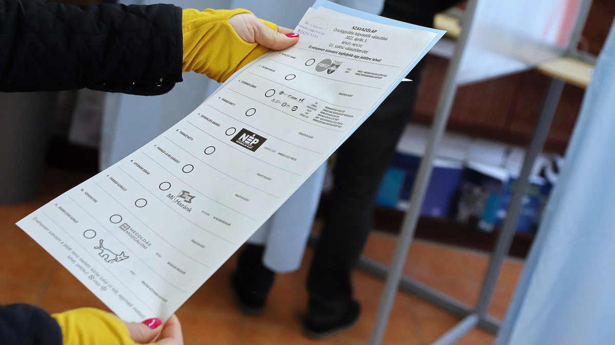 Még mindig folyik a nyomozás a szemétre került erdélyi magyar szavazólapok ügyében