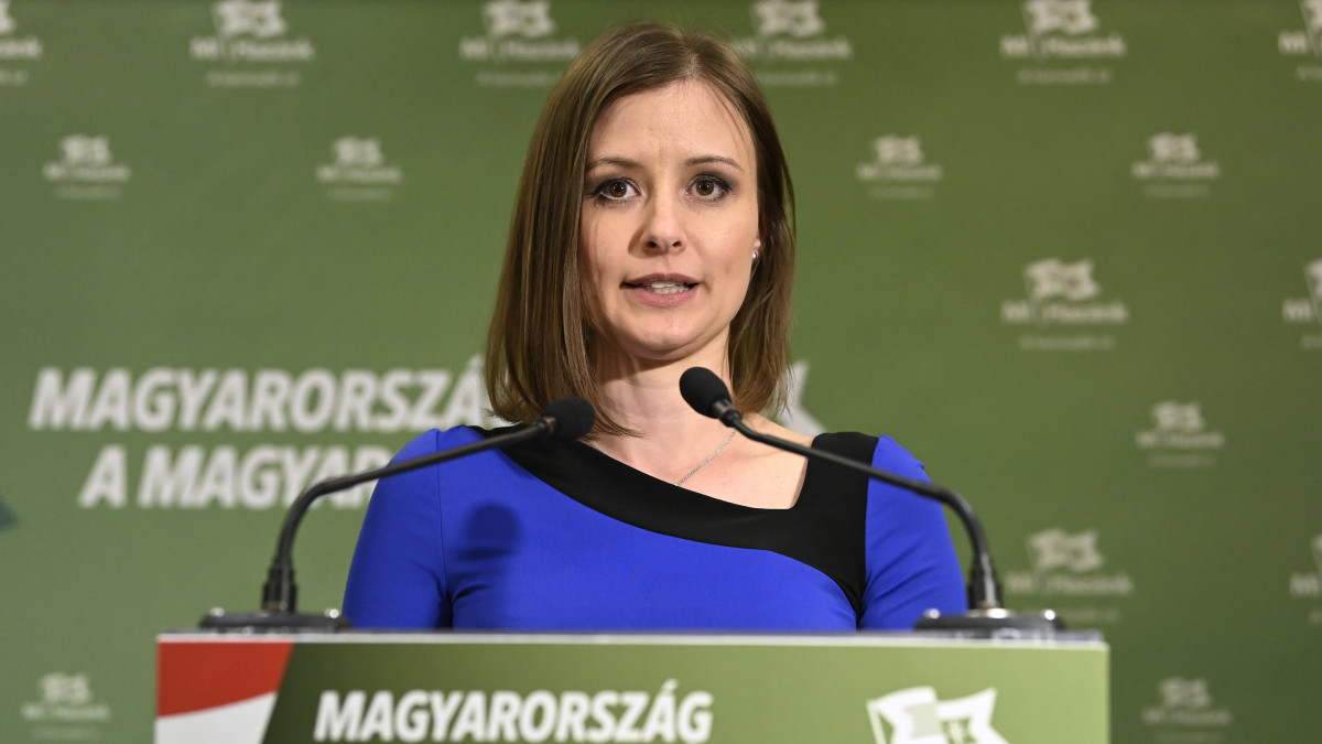Dúró Dóra, a Mi Hazánk elnökhelyettese sajtótájékoztatót tart a párt választási eredményváró rendezvényén, a Budapest Kongresszusi Központban az országgyűlési választás és gyermekvédelmi népszavazás napján, 2022. április 3-án.