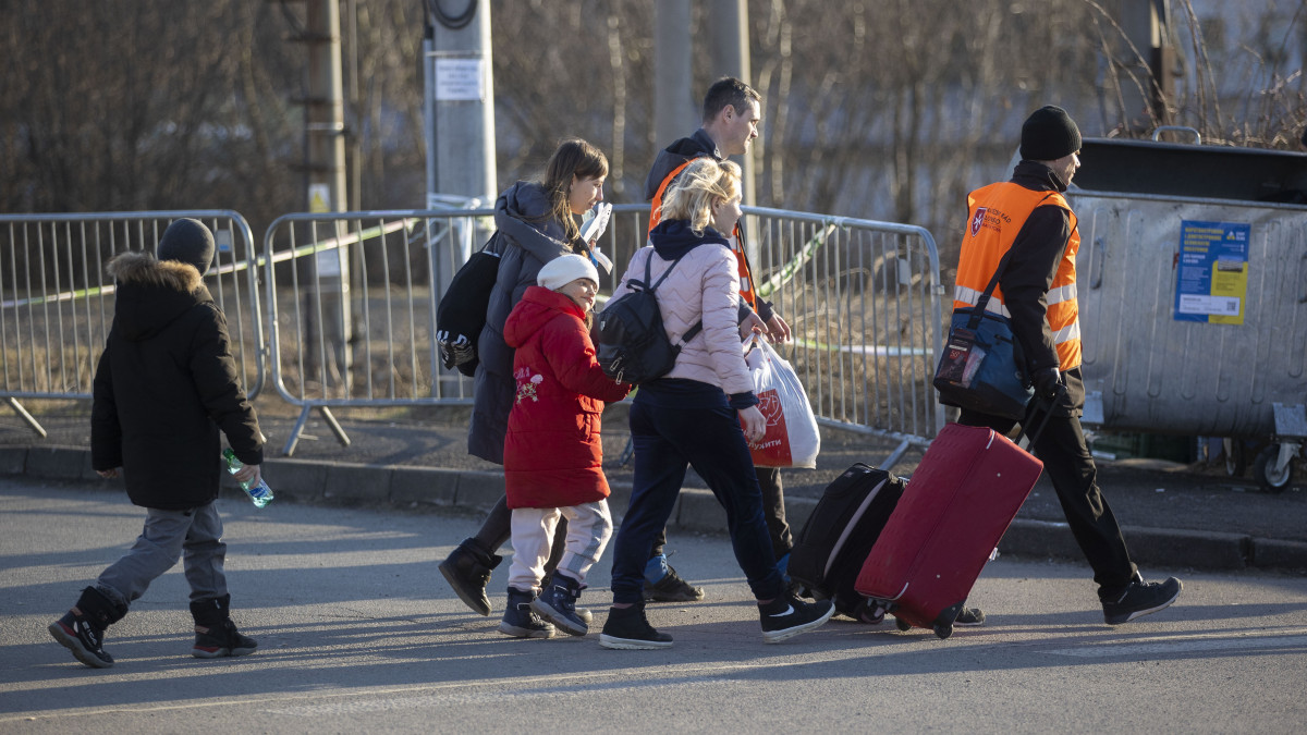 18 March 2022, Slovakia, Vysne Nemecke: In Vysne Nemecke, on Slovakias border with Ukraine, people arrive who have fled the war from Ukraine. Photo: Christoph Reichwein/dpa (Photo by Christoph Reichwein/picture alliance via Getty Images)