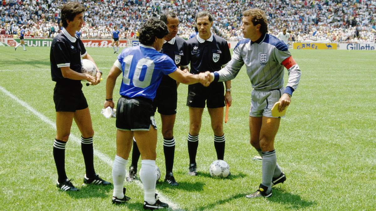 Diego Maradona of Argentina #10 shakes hands with Peter Shilton of England before the 1986 FIFA World Cup Quarter Final on 22 June 1986 at the Azteca Stadium in Mexico City, Mexico. Argentina defeated England 2-1 in the infamous Hand of God game. (Photo by David Cannon/Getty Images)