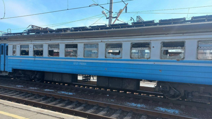 Csaknem négyezren lehettek a találatot kapott ukrán vasútállomáson