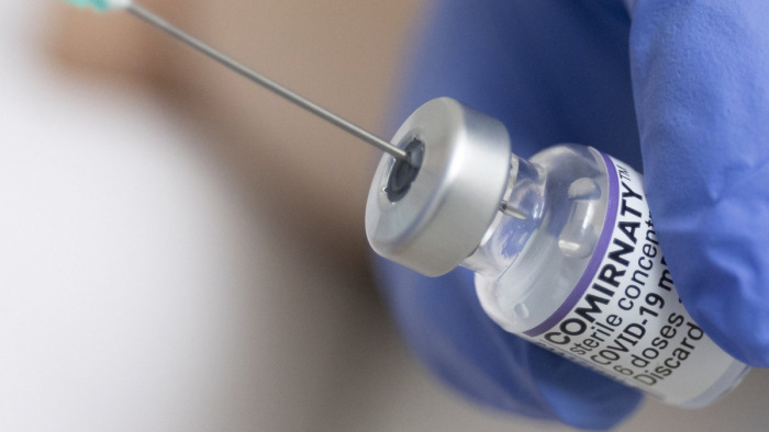 Kész a Pfizer omikron elleni vakcinája