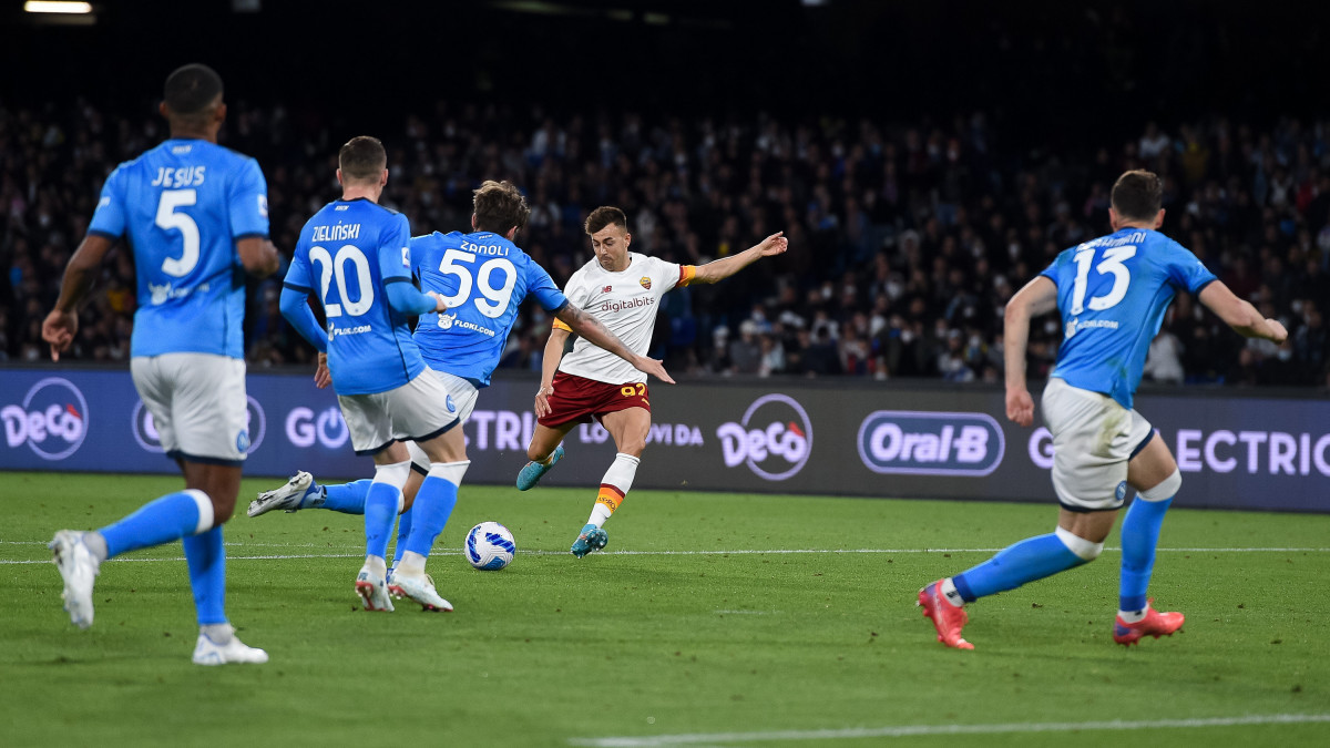Stephan El Shaarawy of AS Roma scores first goal during the Serie A match between SSC Napoli and AS Roma at Stadio Diego Armando Maradona, Naples, Italy on 18 April 2022.  (Photo by Giuseppe Maffia/NurPhoto via Getty Images)