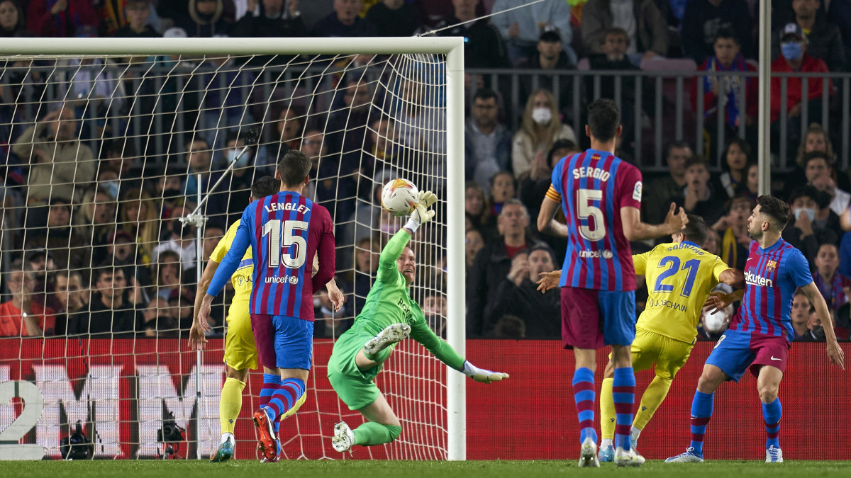 BARCELONA, SPAIN - APRIL 18: Lucas Perez of Cadiz CF scores his teams first goal during the La Liga Santander match between FC Barcelona and Cadiz CF at Camp Nou on April 18, 2022 in Barcelona, Spain. (Photo by Quality Sport Images/Getty Images)