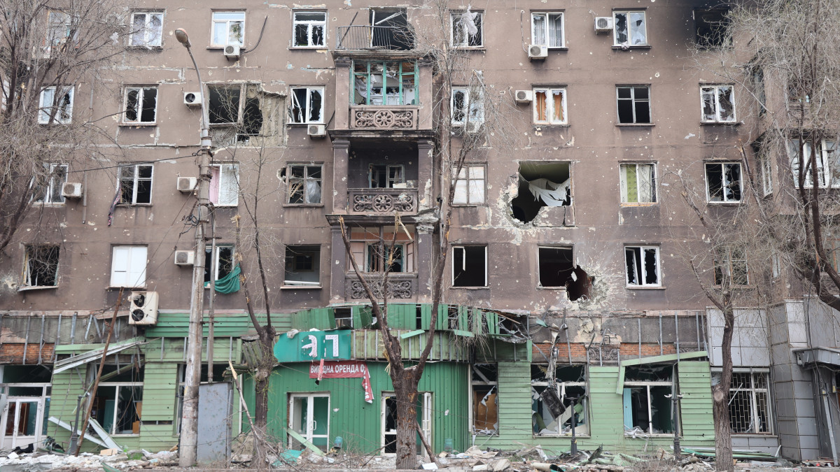 MARIUPOL, UKRAINE - APRIL 17: A view of damaged buildings in the Ukrainian city of Mariupol under the control of Russian military and pro-Russian separatists, on April 17, 2022. (Photo by Leon Klein/Anadolu Agency via Getty Images)