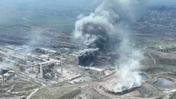 Földön, levegőben - Újra bombázzák az oroszok Mariupol acélgyárát